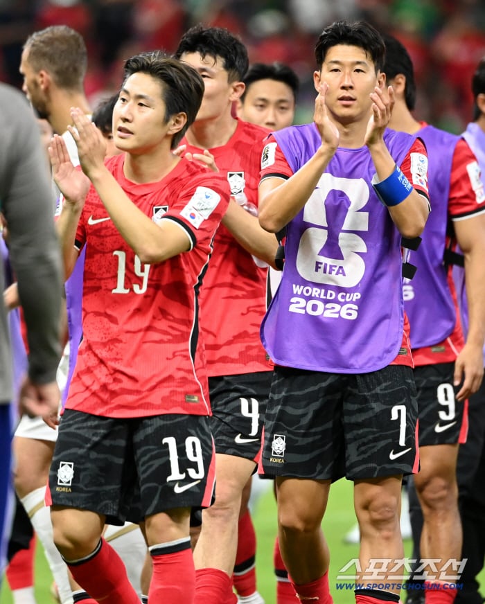 눈물의 한국 축구, 이제 '반쪽짜리'라도 감독 빨리 뽑아야 할 판…KFA, 베네수엘라→우즈베키스탄 A매치 확정