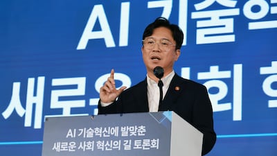 김영훈 고용노동부 장관이 14일 오후 서울 용산구 피스앤파크 컨벤션에서 열린 'AI 기술혁신에 발맞춘 새로운 사회 혁신의 길' 토론회에서 인사말을 하고 있다. (고용노동부 제공. 재판매 및 DB금지) 2026.7.14 ⓒ 뉴스1