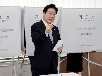 李 대통령 ‘투표지 노출’ 논란… 시민단체, 중앙선관위원장 등 경찰 고발