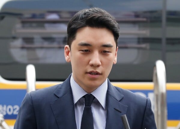 ‘특수폭행 혐의’ 승리 “소주병 집어들었지만 휘두른 적 없어”