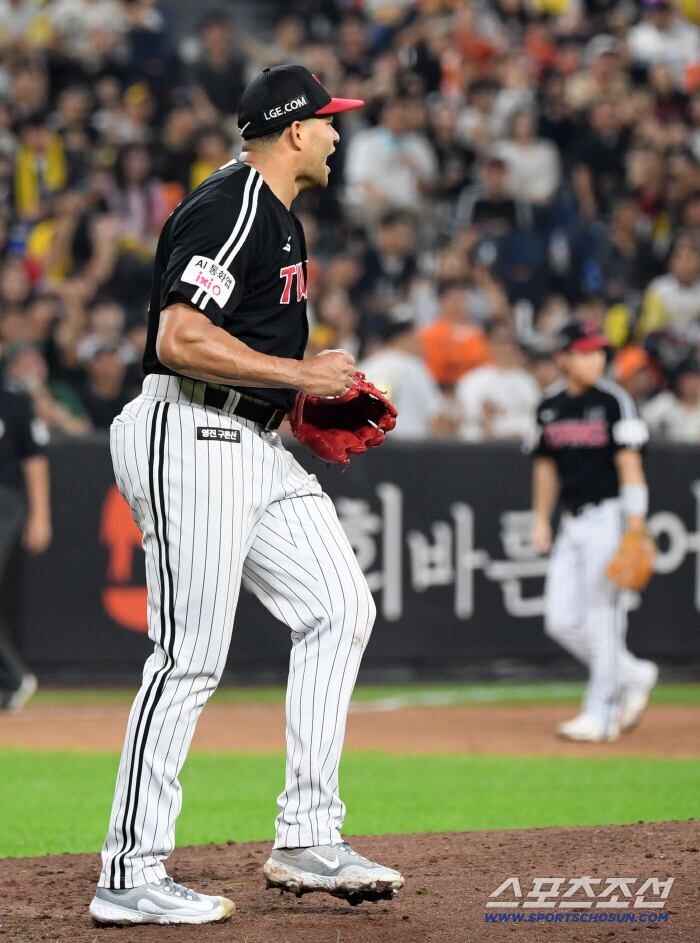 26일 대전 한화생명볼파크에서 열린 한화 이글스와 LG 트윈스의 경기. 5회말 1사 1루 한화 최재훈을 삼진 처리한 LG 치리노스가 포효하고 있다. 대전=박재만 기자 pjm@sportschosun.com/2025.09.26