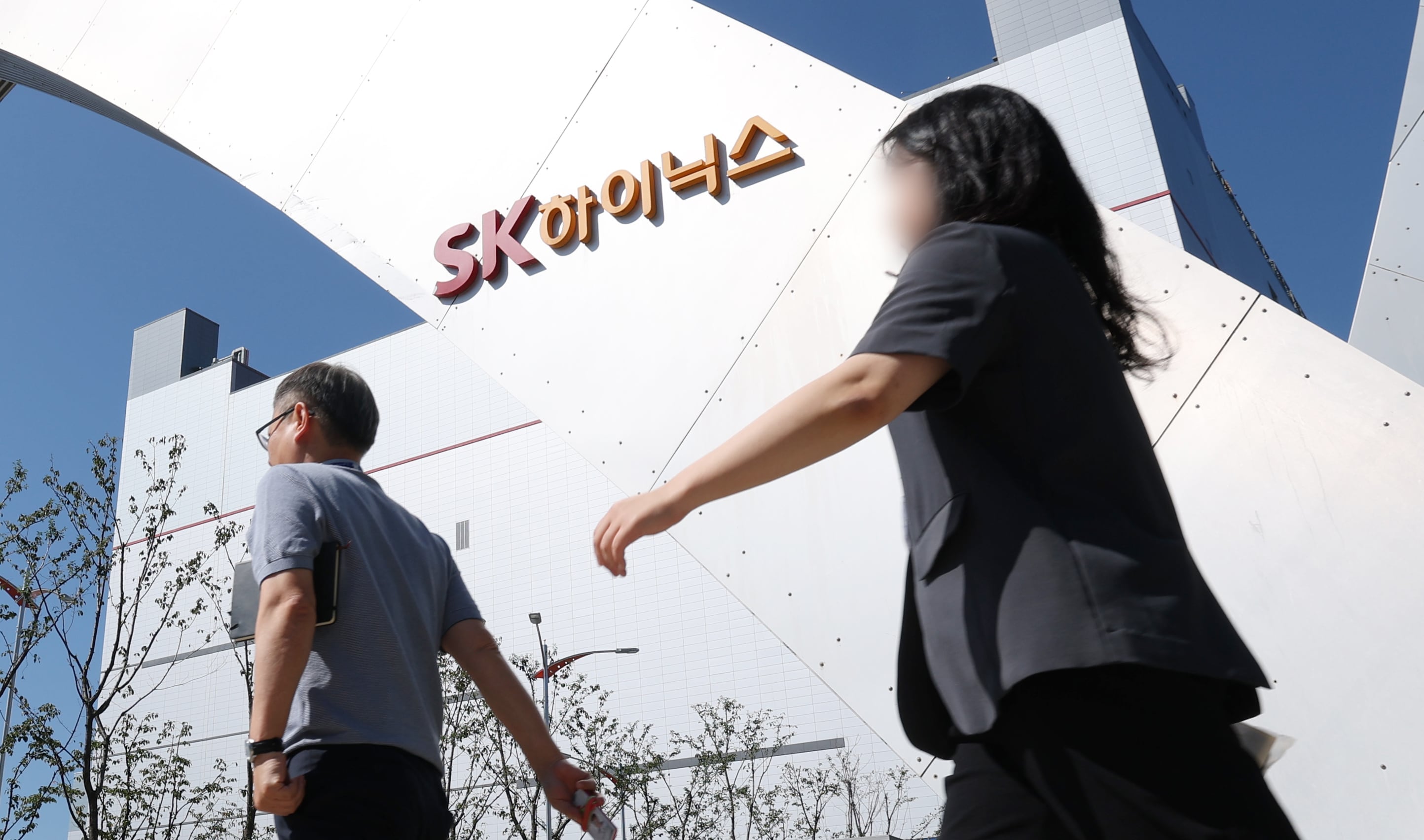 하나證 “SK하이닉스, 내년 영업익 464조 전망…목표가 360만원 유지”