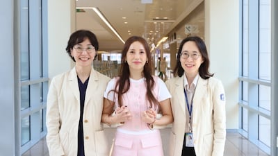 왼쪽부터 은평성모병원 유방외과 엄용화 교수, 정미영씨, 성형외과 나은영 교수. /사진=은평성모병원 제공