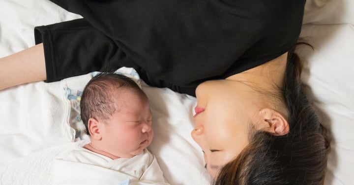 코로나로 드러난 엄마 독박육아 현실..일 관두거나 근로시간 줄여 썸네일