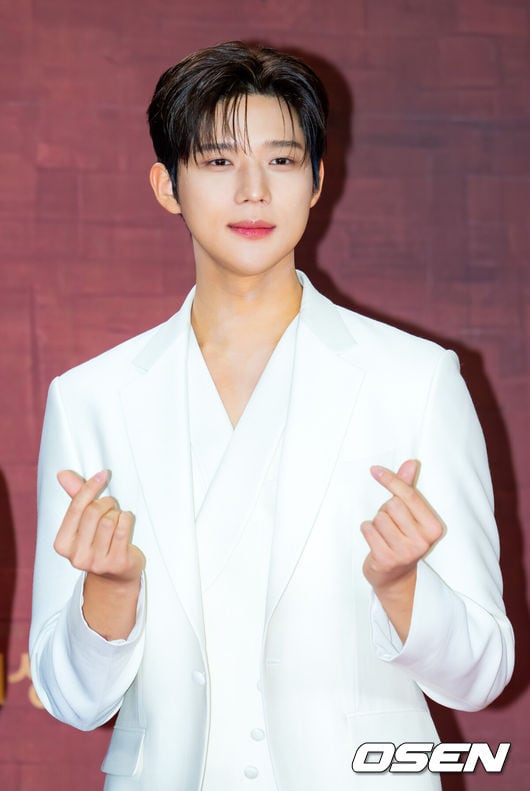 Exclusive: Moon Sang-min Leaves 'Music Bank' After 1 Year, 8 Months