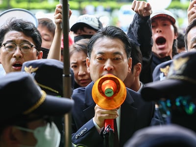 장동혁 국민의힘 대표가 5일 서울 송파구 잠실7동 제2투표소에서 이송된 투표함 개표소인 올림픽공원 핸드볼경기장에 도착해 확성기를 이용해 발언하고 있다. 2026.6.5 ⓒ 뉴스1 김도우 기자