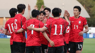 대한민국 축구대표팀 이동경이 3일(현지시간) 미국 유타주 솔트레이크시티 브리검 영 대학교 BYU 사우스필드 경기장에서 2026 국제축구연맹(FIFA) 북중미 월드컵을 앞두고 열린 대한민국과 엘살바도르의 평가전에서 프리킥 골을 넣고 동료들과 하이파이브를 나누고 있다. 2026.6.4 ⓒ 뉴스1 임세영 기자