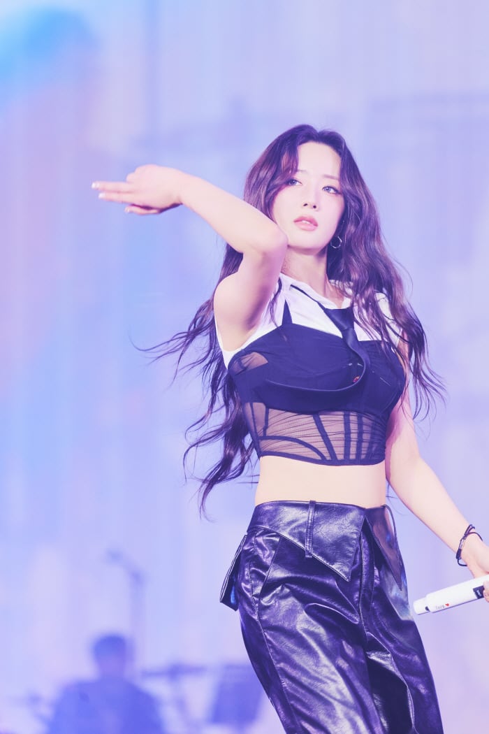 ♥라도와 결혼 앞둔 에이핑크 윤보미, 콘서트 중 울먹…”웃긴 말로 해달라”