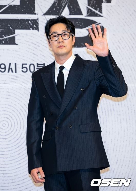 So Ji-sub Treats Crew with Gold, Vacation