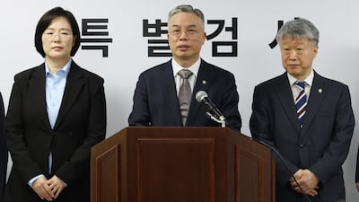 권창영 2차 종합특검팀. (왼쪽부터) 김정민 특검보, 김지미 특검보, 권창영 특별검사, 권영빈 특검보, 진을종 특검보. /뉴스1