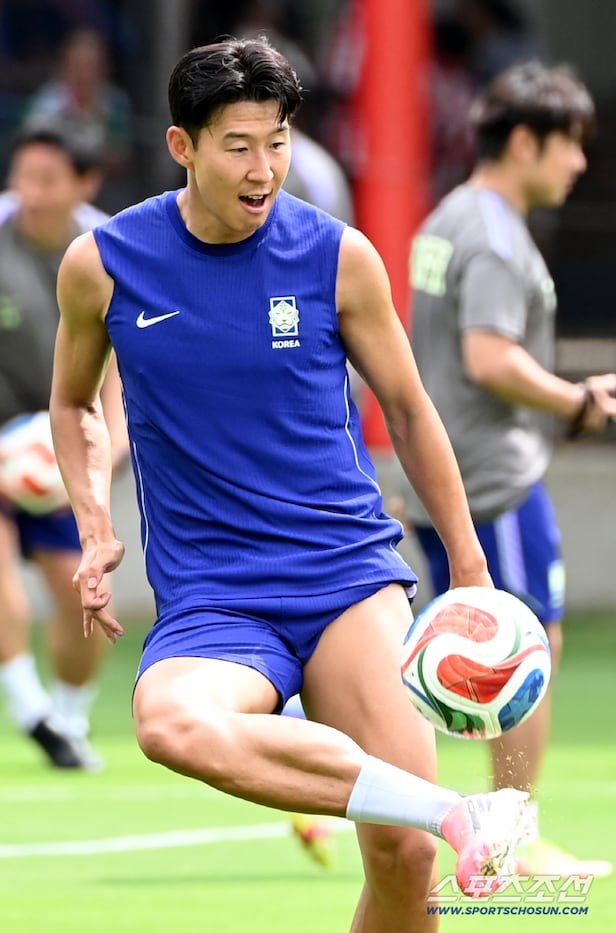 Phóng viên Hàn Quốc nói xấu Son Heung-min nhưng... quên tắt mic 3 Son Heung-min Joins Messi, Ronaldo in Yahoo's World Cup Stars