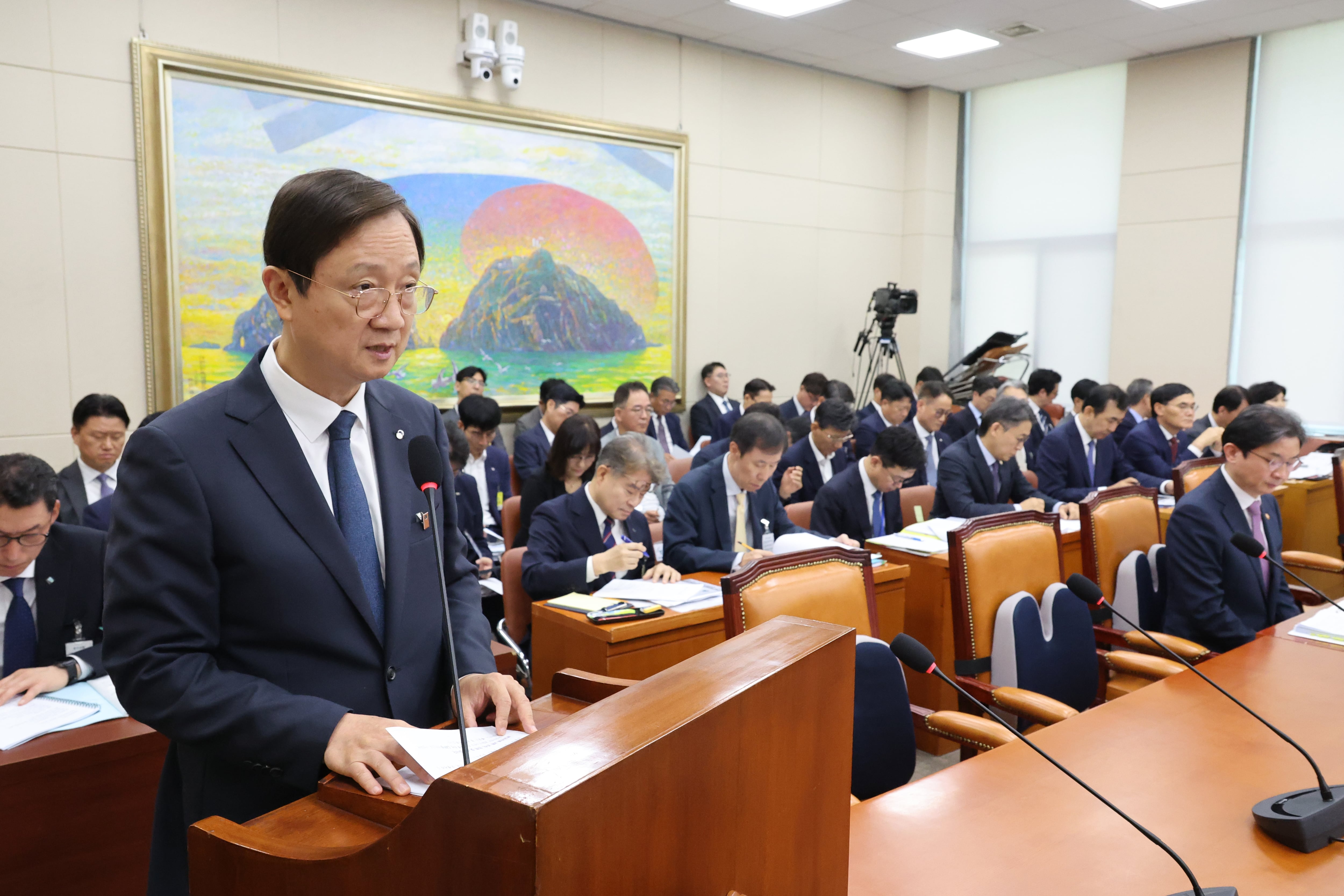 이찬진 원장 “건진법사 금융권 인사 개입 의혹… 기초 조사 준비”