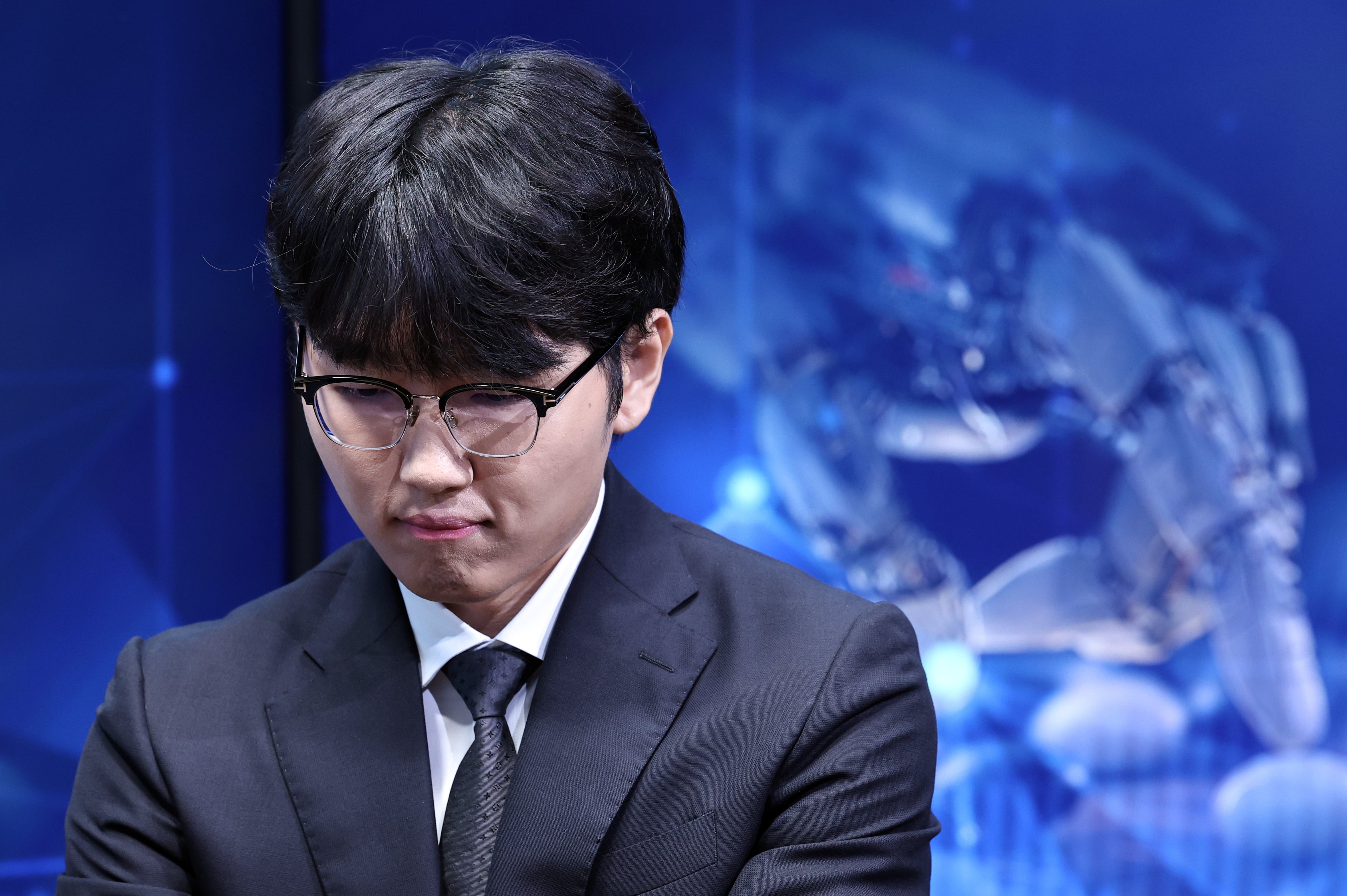 두 점 깔고도 못 이겼다… 신진서, 바둑 AI 카타고에 불계패