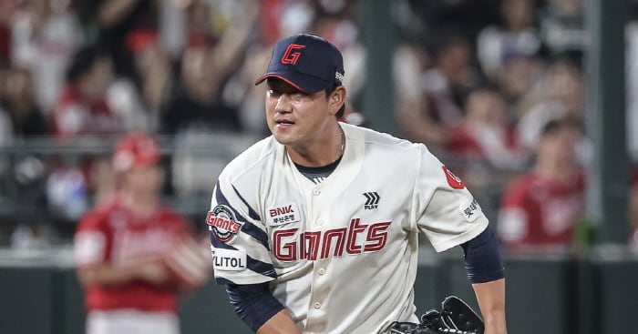 Kim Tae-hyuk Retires After 700 Career Appearances, 140 Holds - μ‘°μ μΌλ³΄