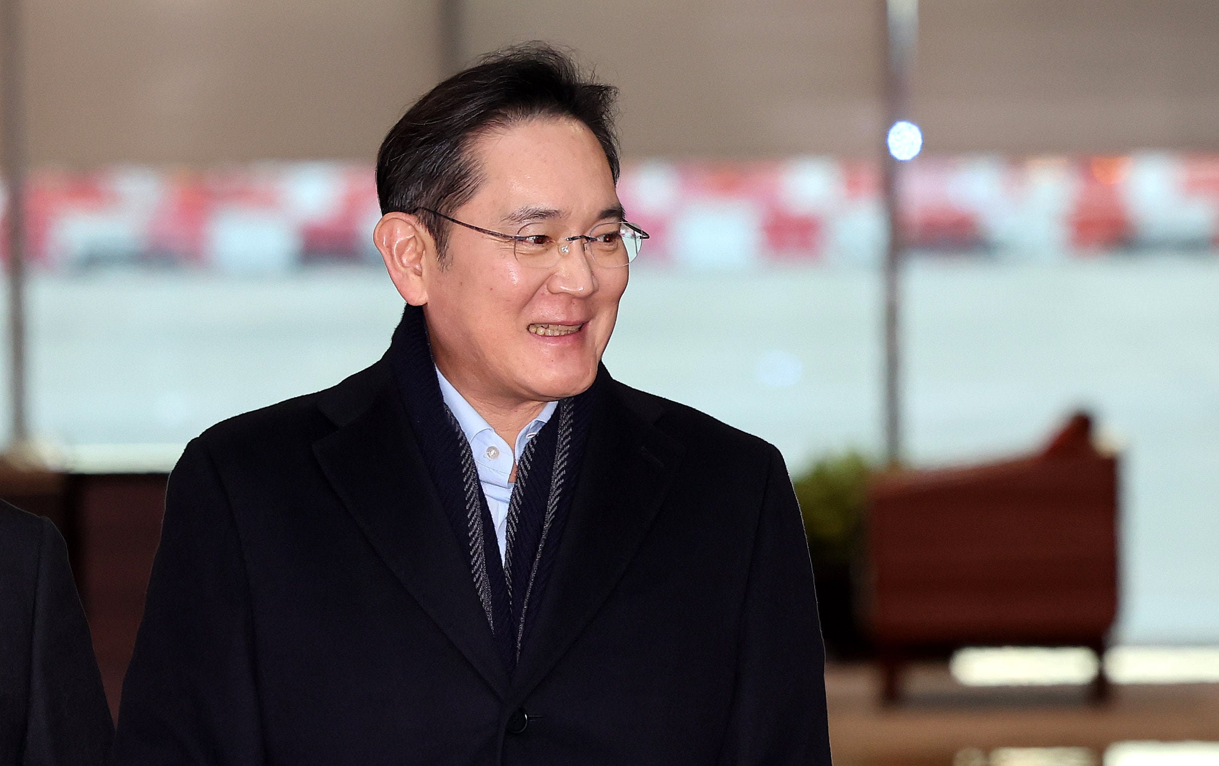 “중동 임직원에 500만원어치 선물”... 이재용 회장, 최신 폰·노트북 쐈다