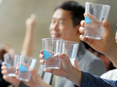 입 대고 마셨는데 24시간내 세균 불검출…아리수 안전성 입증