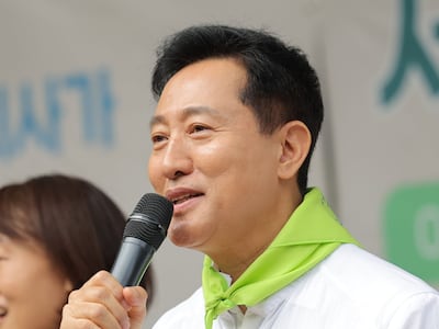 오세훈 서울시장이 지난 12일 서울 서대문구 안산에서 열린 서울시사회복지사 등반대회에 참석해 축사를 하고 있다./연합뉴스