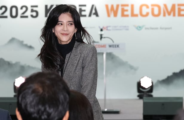 Lee Boo-jin, chairman of the Korea Visit Year Committee, greets attendees at the opening ceremony of the '2025 Welcome Week' held at Terminal 1 of Incheon International Airport on October 23. /News1