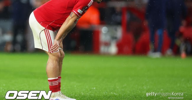 유럽 대항전 경기 중인 선수들의 모습