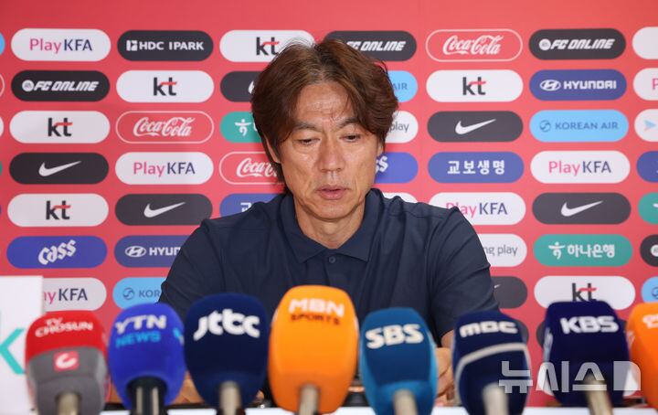 "홍명보, 韓서 지도자 생활 어려워"… 日 구단들 "데려오자"