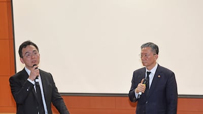 정성호 법무부장관(오른쪽)과 구자현 검찰총장 직무대행이 제46주년 5·18민주화운동 기념일을 사흘 앞둔 15일 광주 북구 운정동 국립 5·18민주묘지에 참배 후 취재진에 질의응답하고 있다. 2026.5.15 ⓒ 뉴스1 박지현 기자