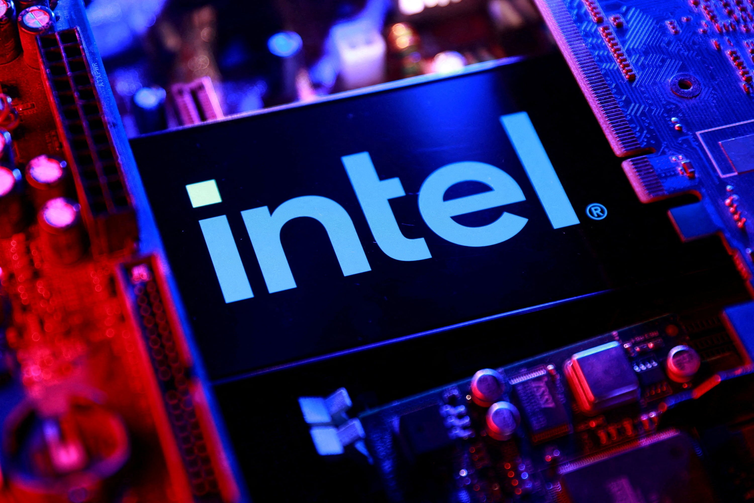 インテル、AIサーバー好況で第3四半期営業益269%増…メモリー品薄で第4四半期に暗雲
