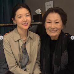 이영애, '건강이상 우려' 김혜자 근황 전했다…반가운 미소