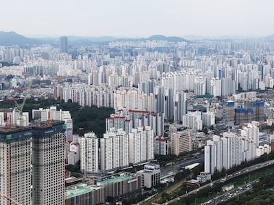 30일 서울 영등포구 여의도 63빌딩 전망대에서 바라본 시내 곳곳에 자리 잡은 아파트 전경./연합뉴스
