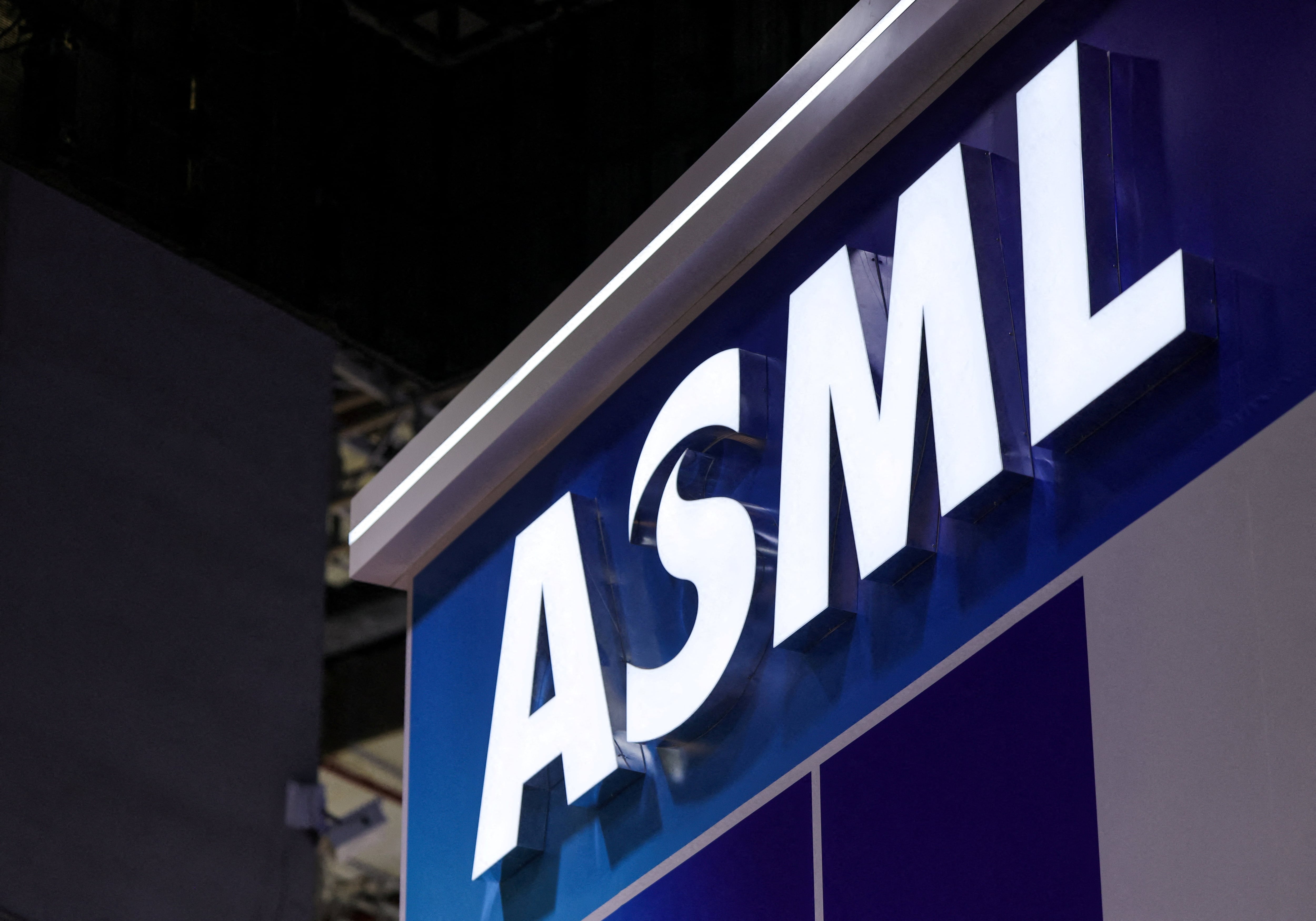 ASML, 인력 유출 막는다… “2030년까지 근속하면 2만유로 보상”