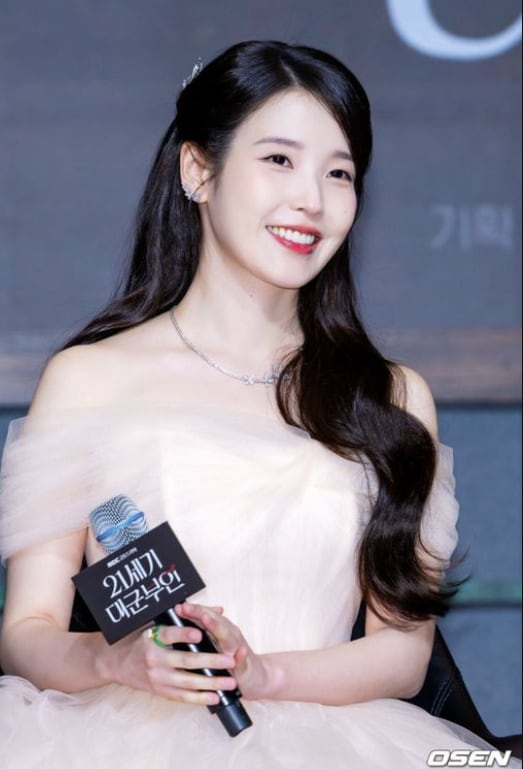"하반기 다 망친 것 같아" 아이유, 건강악화에 팬들 걱정..콘서트·앨범 연기