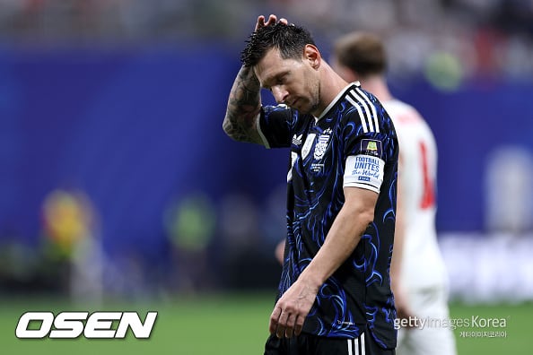 ‘축구가 아니라 격투기네?’ 메시도 거친 파울로 저지한 잉글랜드…전반전 0-0 비겼다(전반종료)