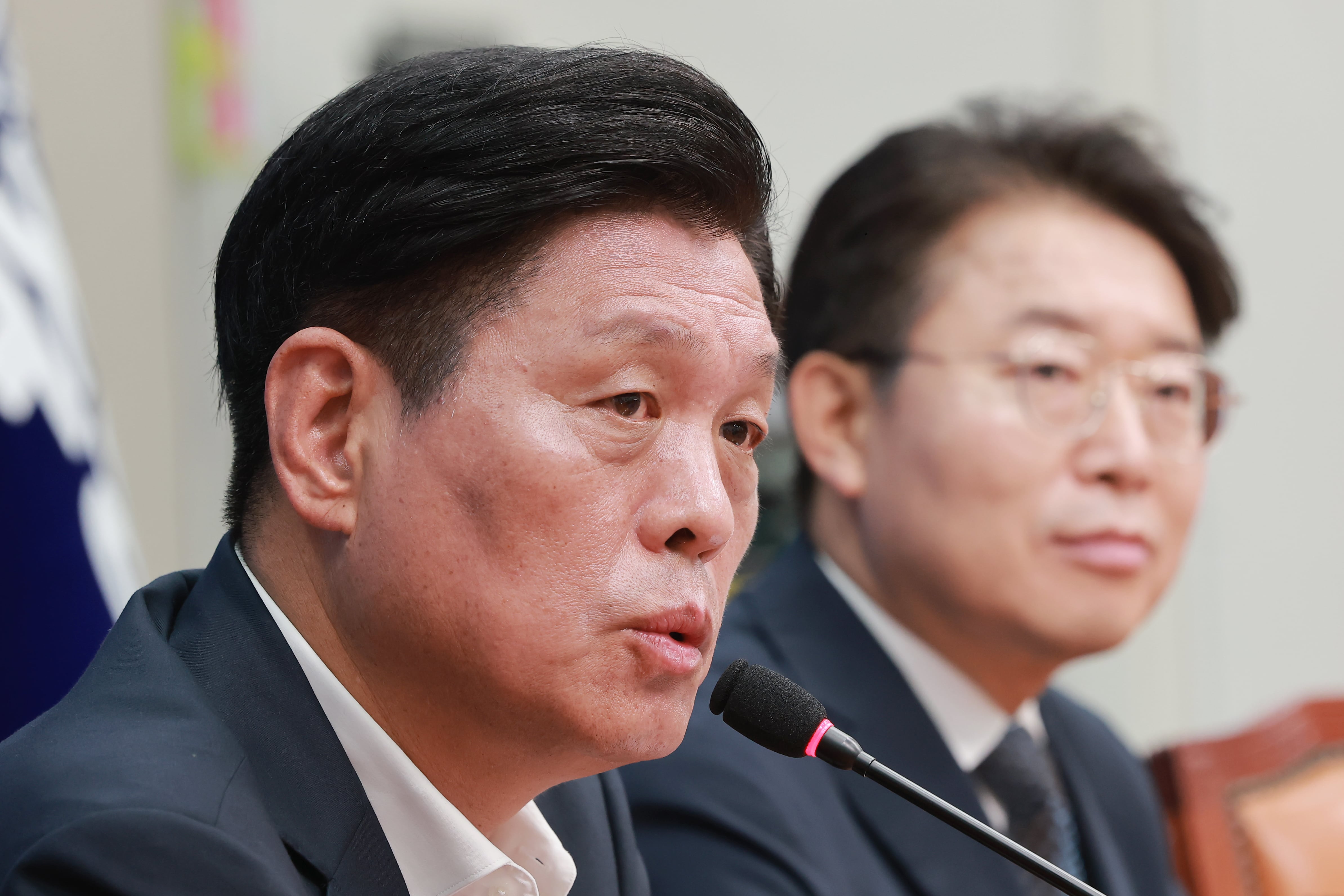 친명계 “지도부 즉각 사퇴”… 與 조승래 “지선 정부 인사 발언도 평가”에 맞불