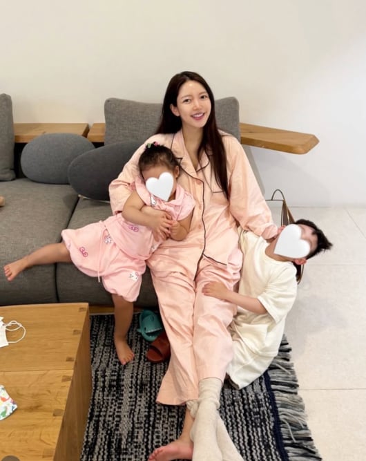 '셋째 출산' 박현선, '재벌2세' ♥︎이필립에 "예쁜 딸 낳아줬으니 가장 큰 선물?"