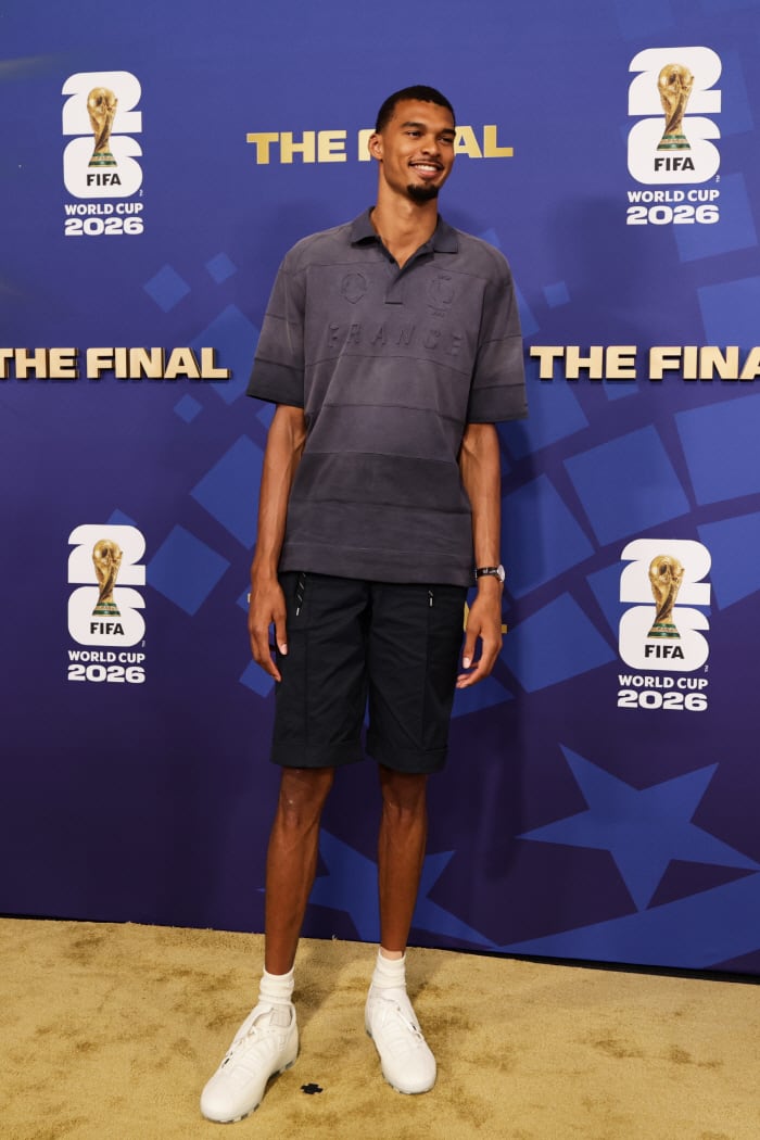 골키퍼 출신 축구광 NBA 슈퍼스타 빅터 웸반야마의 충격 예언 "미국 축구강국 될 것. 정말 많은 재능 있다"