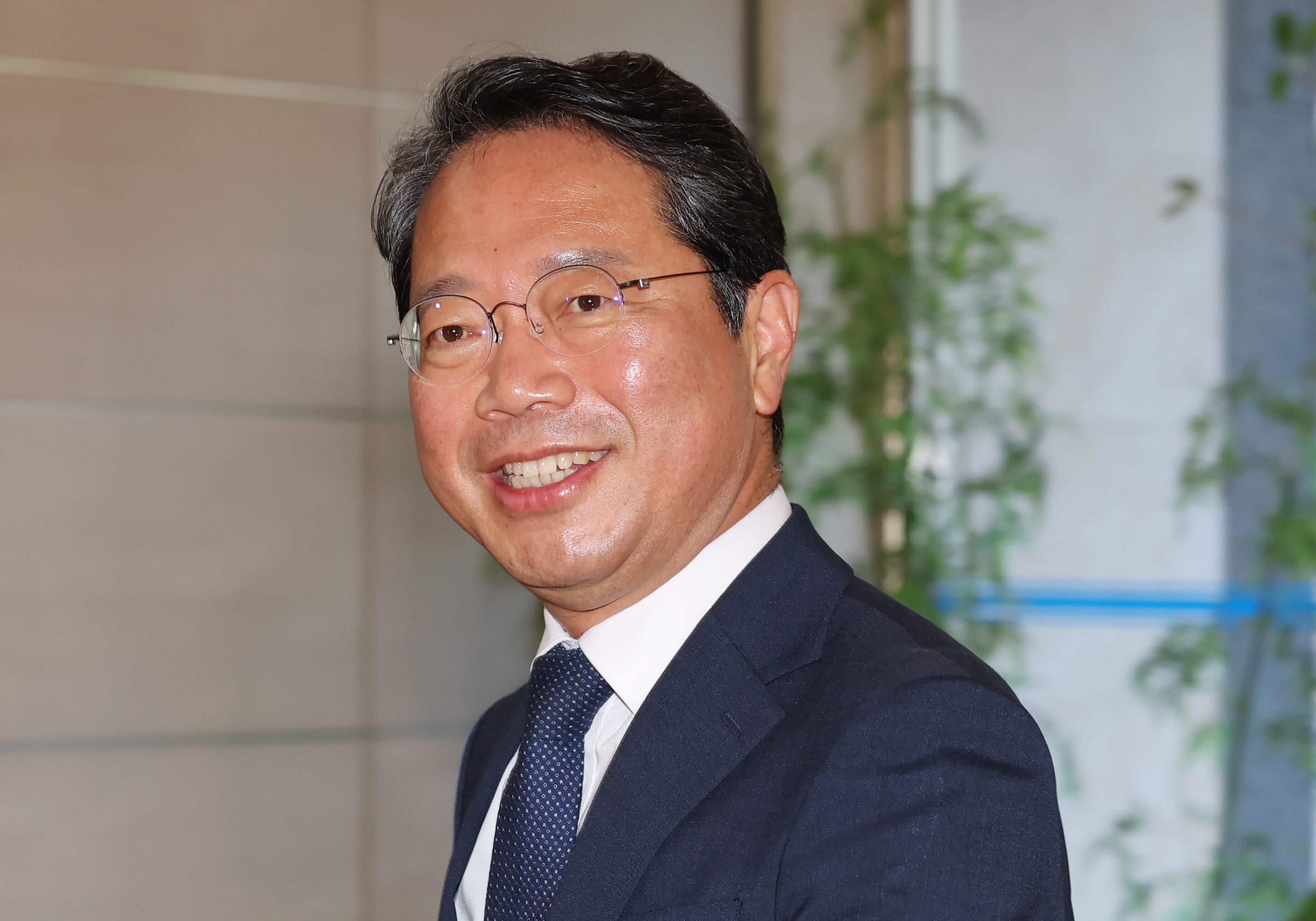 김승원 법무부 장관 후보자가 8일 오전 서울 종로구 적선현대빌딩에 마련된 인사청문회 준비 사무실로 출근하고 있다. /뉴스1