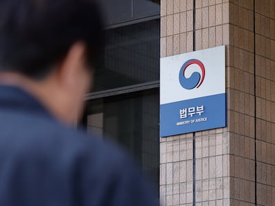 BTS·대기업 총수 정보도 유출…해킹으로 380억 챙긴 중국인 국내 송환