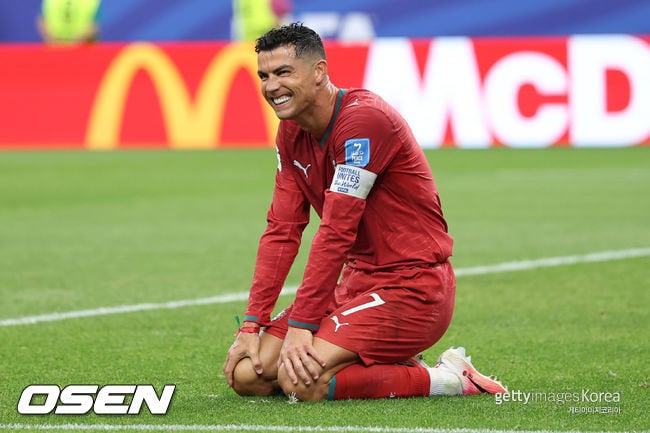 “호날두가 포르투갈망해친다”던 스콜스 봤나... 41세 CR7, 우즈벡전 멀티골→5-0 대승