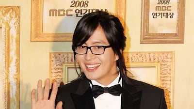 “그냥 잘생겼다”..배용준, 백발 목격담에도 못 숨긴 배우 아우라