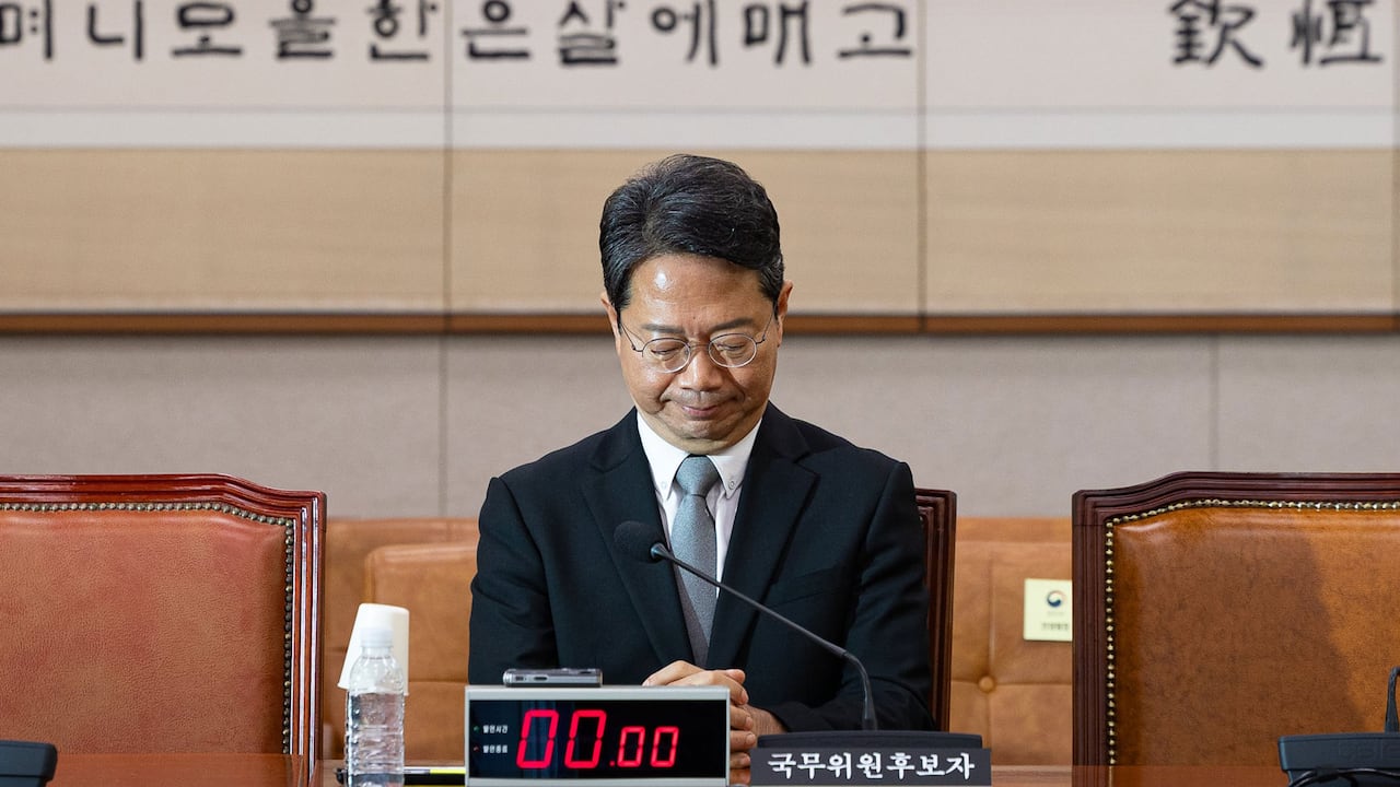 김승원 법무부 장관 후보자가 15일 서울 여의도 국회 법제사법위원회 인사청문회에 출석해 생각에 잠겨 있다. /뉴스1