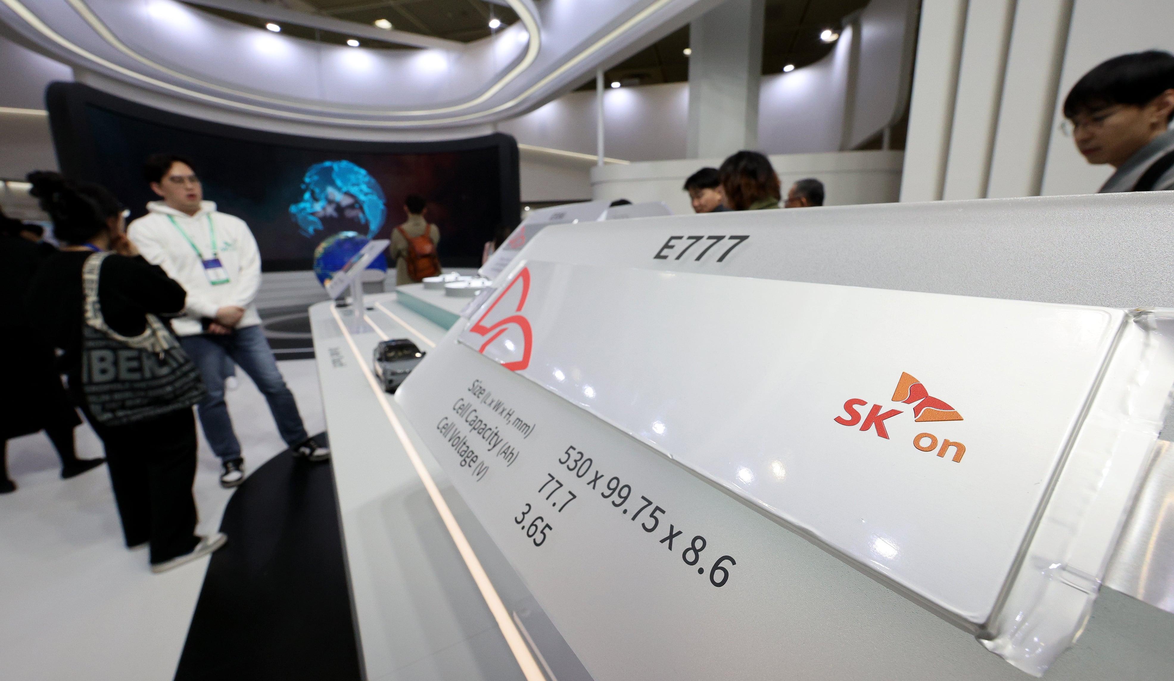 인천탐정사무소 서울탐정사무소 – 연말 덮친 ‘전기차 캐즘’…SKC 양극재 포기, SK온 공장 증설 미뤘다