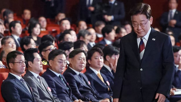 국민 65% “개헌 논의 위해 李 ‘연임 안 한다’ 밝혀야”