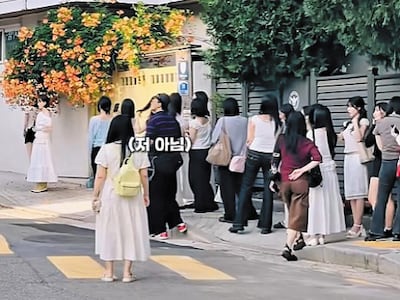 ‘남의 집 대문 앞’이 인생샷 명소가 됐다는데