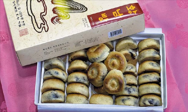 대통령실
경주 명물 ‘황남빵’  이재명 대통령이 APEC(아시아태평양경제협력체) 회원국 대표단들에 선물한 경주 명물 ‘황남빵’.