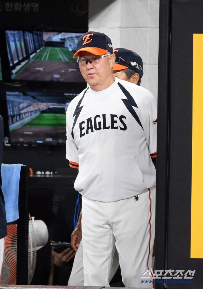 26일 대전 한화생명볼파크에서 열린 한화 이글스와 LG 트윈스의 경기. 한화 김경문 감독이 경기를 지켜보고 있다. 대전=박재만 기자 pjm@sportschosun.com/2025.09.26