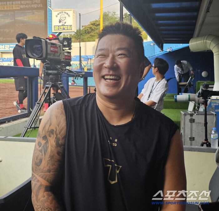 인터뷰에 임한 최형우. 김영록 기자