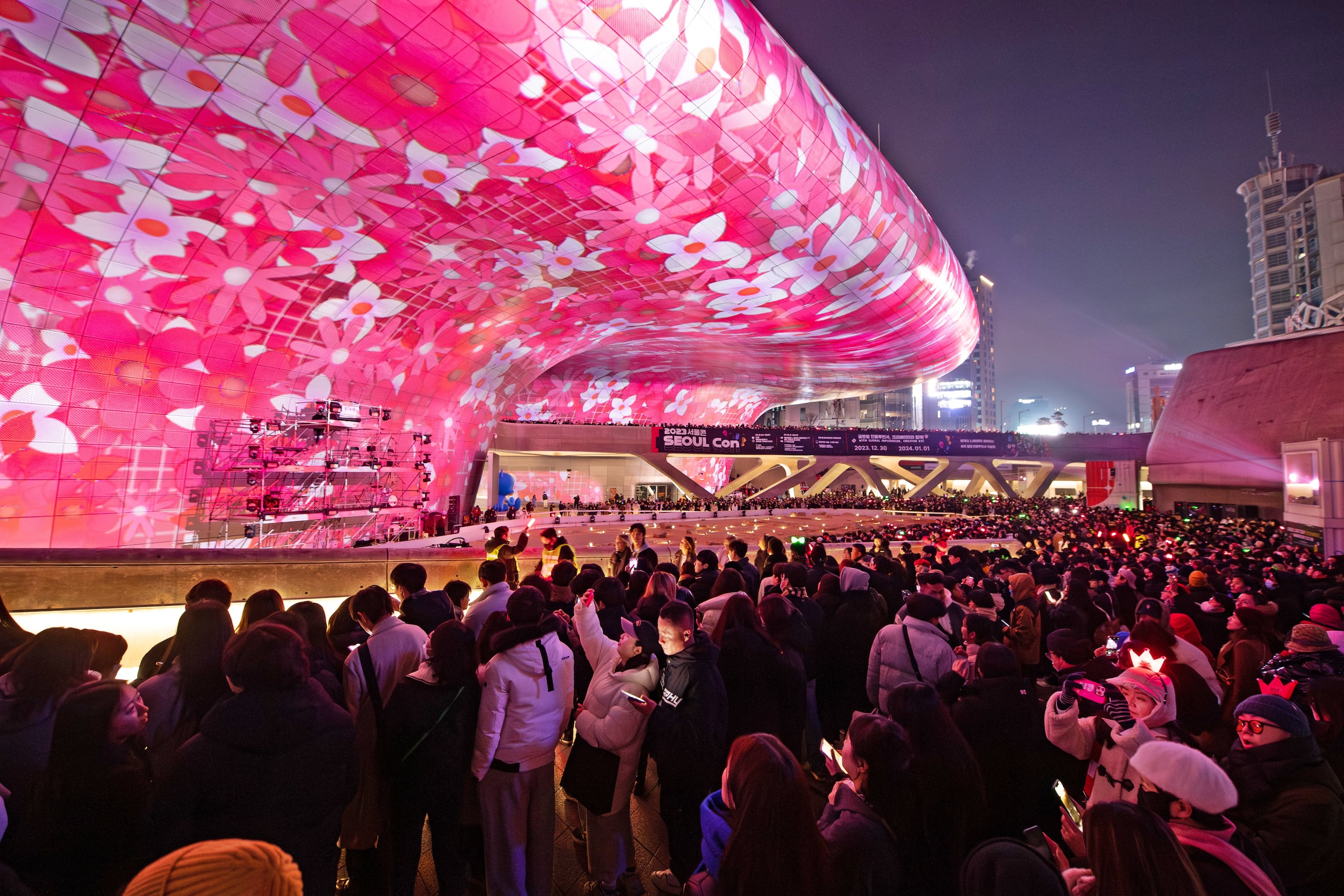Seoul landmark DDP celebrates 10th anniversary