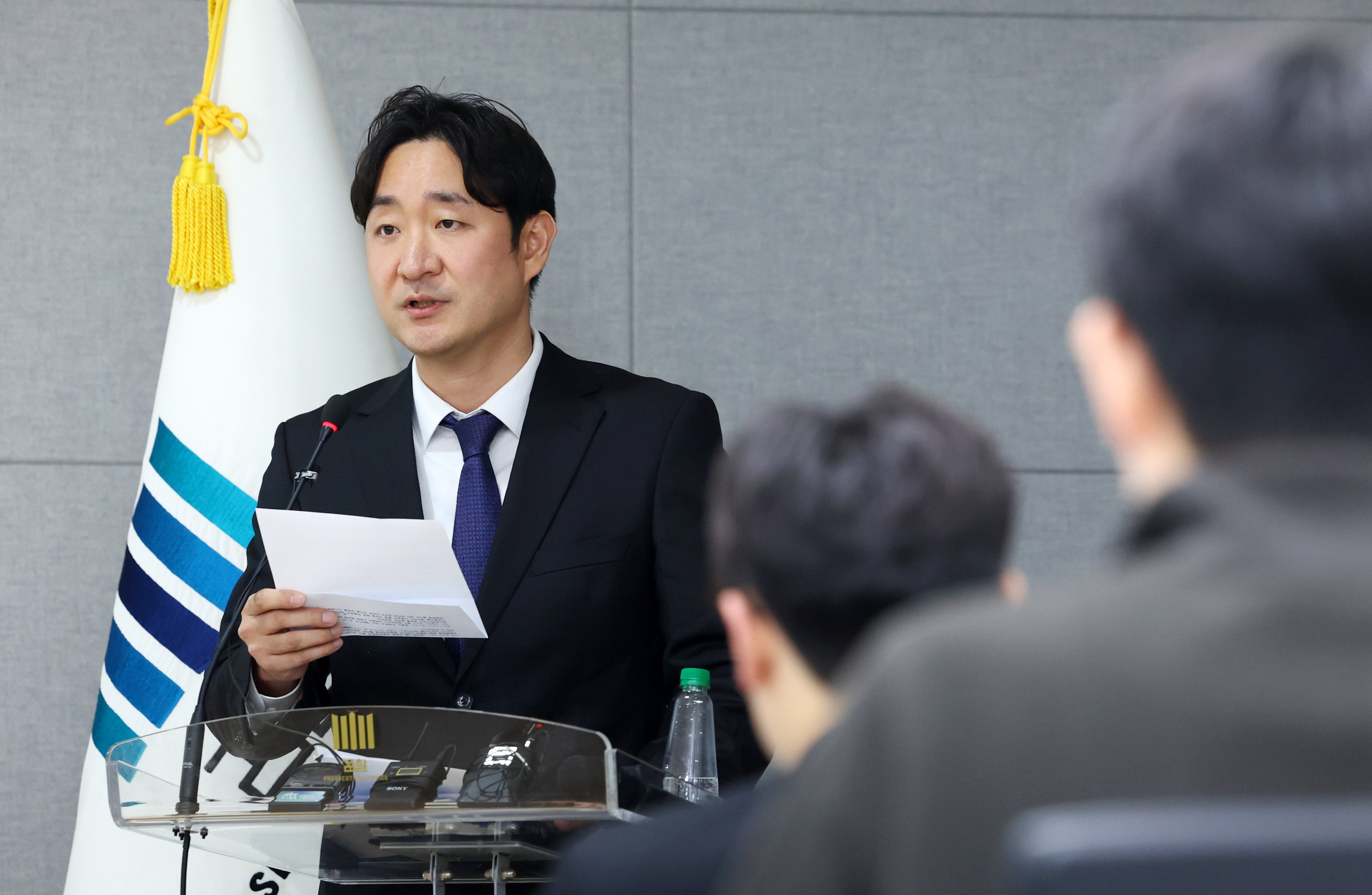 “중국 배터리 독점” 거짓 발표로 주가조작… 138억 챙긴 前 차관보 재판행