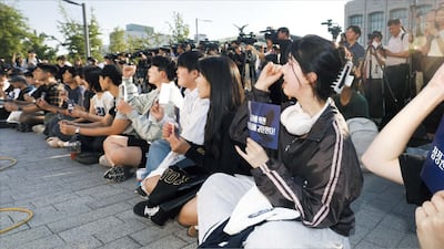 Youth Leave Contested Jamsil for Hongdae