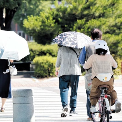 본격적인 폭염 시즌… “양산 쓰세요, 체감 온도 최대 10도 낮아져요”