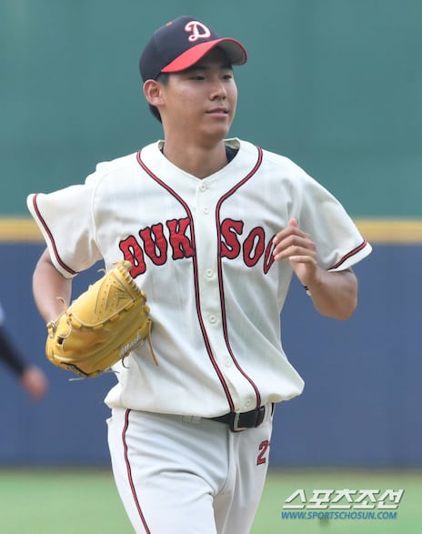 포토] 만루 위기, 삼진으로 탈출하는 덕수고 정구범